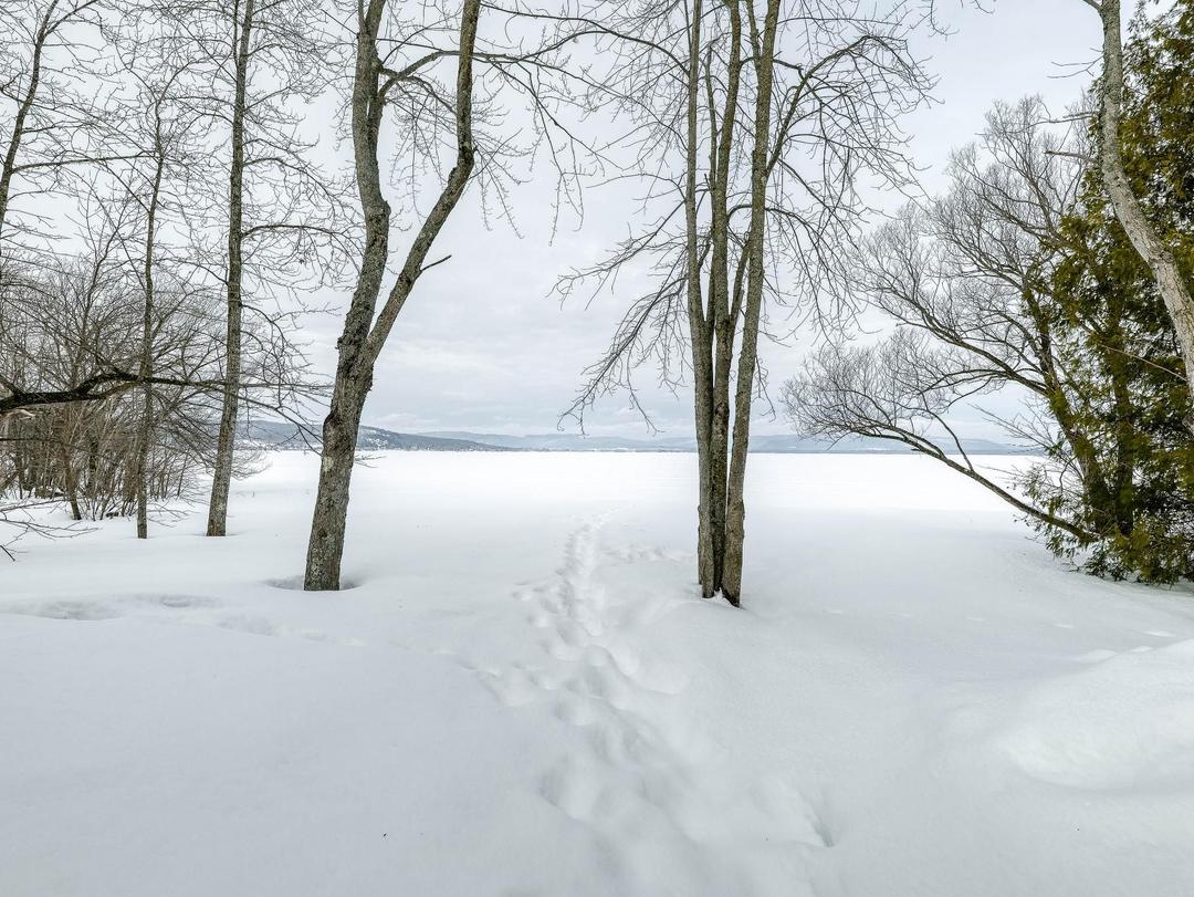Accès au plan d'eau